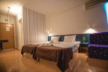 Фото номера Двухместный номер с 2 отдельными кроватями и балконом Отель Bohemi Hotel - All Inclusive г. Солнечный Берег 15