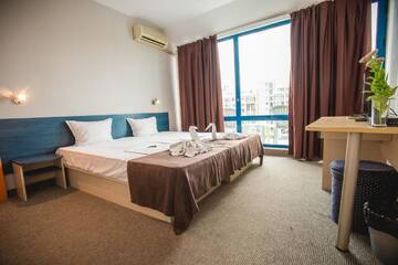 Фото номера Семейный номер с балконом Отель Bohemi Hotel - All Inclusive г. Солнечный Берег 2