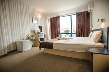 Фото номера Семейный номер с балконом Отель Bohemi Hotel - All Inclusive г. Солнечный Берег 3