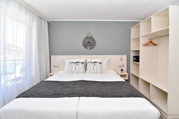 Фото номера Семейный суперлюкс (для 3 взрослых и 1 ребенка) Отель iHotel Sunny Beach г. Солнечный Берег 4