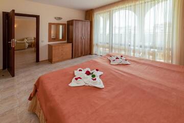 Фото номера Апартаменты с 2 спальнями и балконом Апарт-отели Aparthotel Rose Village г. Солнечный Берег 2