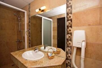 Фото номера Номер-студио с боковым видом на море Апарт-отели Briz Beach Apartments г. Солнечный Берег 8