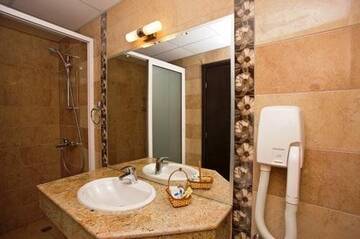 Фото номера Номер-студио с боковым видом на море Апарт-отели Briz Beach Apartments г. Солнечный Берег 2