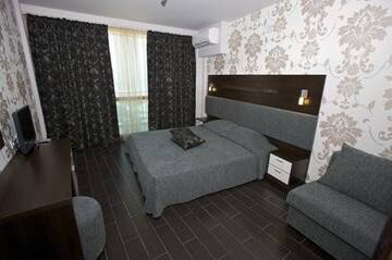 Фото номера Апартаменты с видом на море Апарт-отели Briz Beach Apartments г. Солнечный Берег 5