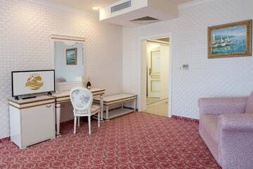 Фото номера Полулюкс (для 2 взрослых и 2 детей) Отель Planeta Hotel &amp; Aquapark - All Inclusive г. Солнечный Берег 5