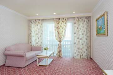 Фото номера Полулюкс (для 2 взрослых и 2 детей) Отель Planeta Hotel &amp; Aquapark - All Inclusive г. Солнечный Берег 6
