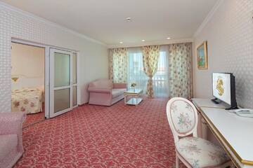 Фото номера Полулюкс (для 2 взрослых и 2 детей) Отель Planeta Hotel &amp; Aquapark - All Inclusive г. Солнечный Берег 4