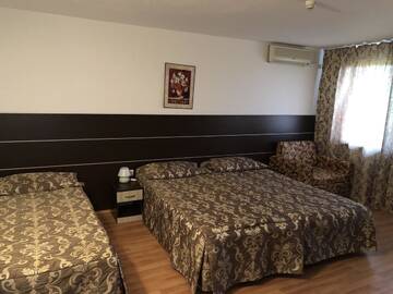 Фото номера Трехместный номер с балконом Отель Hotel Zora г. Солнечный Берег 4