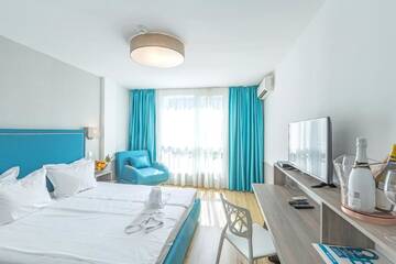 Фото номера Двухместный номер с 1 кроватью и балконом Отель Boulevard Boutique Hotel г. Солнечный Берег 3