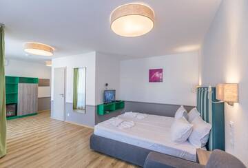 Фото номера Улучшенный двухместный номер с 1 кроватью и балконом Отель Boulevard Boutique Hotel г. Солнечный Берег 9