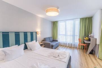 Фото номера Улучшенный двухместный номер с 1 кроватью и балконом Отель Boulevard Boutique Hotel г. Солнечный Берег 7