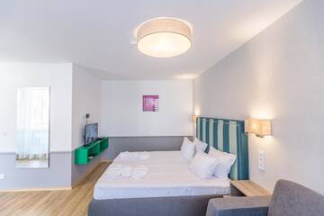 Фото номера Улучшенный двухместный номер с 1 кроватью и балконом Отель Boulevard Boutique Hotel г. Солнечный Берег 8