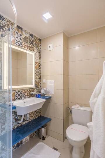 Фото номера Двухместный номер с 1 кроватью и балконом Отель Boulevard Boutique Hotel г. Солнечный Берег 11