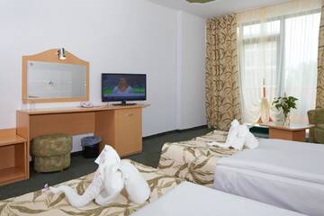 Фото номера Двухместный номер с 2 отдельными кроватями и балконом Отель Mena Palace Hotel - Все включено г. Солнечный Берег 3