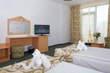 Фото номера Двухместный номер с 2 отдельными кроватями и балконом Отель Mena Palace Hotel - Все включено г. Солнечный Берег 9