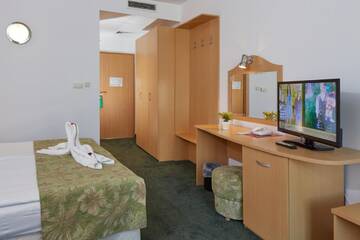 Фото номера Полулюкс с балконом (2 взрослых + 2 детей) Отель Mena Palace Hotel - Все включено г. Солнечный Берег 2