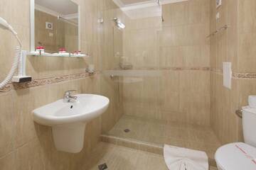 Фото номера Трехместный номер с балконом Отель Mena Palace Hotel - Все включено г. Солнечный Берег 3