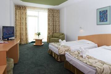 Фото номера Двухместный номер с 2 отдельными кроватями и балконом Отель Mena Palace Hotel - Все включено г. Солнечный Берег 2
