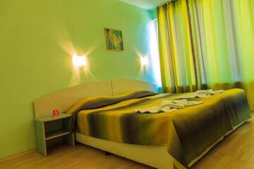 Фото номера Семейный номер с балконом Отель Hotel Boomerang - Sunny Beach г. Солнечный Берег 3