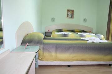 Фото номера Семейный номер с балконом Отель Hotel Boomerang - Sunny Beach г. Солнечный Берег 9