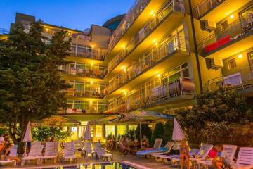 Фото номера Семейный номер с балконом Отель Hotel Boomerang - Sunny Beach г. Солнечный Берег 4