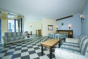 Фото номера Номер-студио «Аркадия» с видом на парк (для 3 взрослых) Отель Chaika Beach Resort г. Солнечный Берег 2