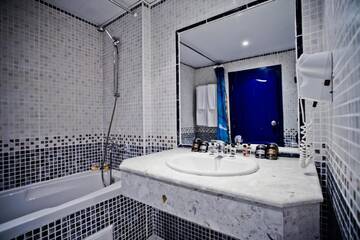 Фото номера Двухместный номер «Чайка» с 1 кроватью и видом на море (для 2 взрослых) Отель Chaika Beach Resort г. Солнечный Берег 7