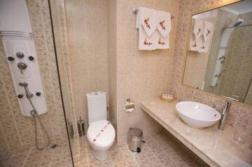Фото номера Двухместный номер с 1 кроватью и балконом Отель Babylon Hotel г. Солнечный Берег 11