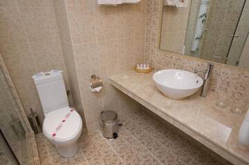 Фото номера Двухместный номер с 1 кроватью и балконом Отель Babylon Hotel г. Солнечный Берег 12