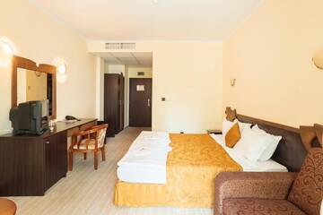 Фото номера Двухместный номер с 1 кроватью и балконом Отель Babylon Hotel г. Солнечный Берег 16