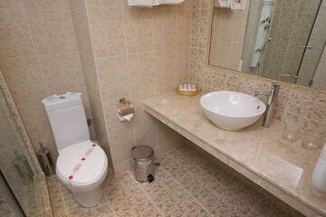 Фото номера Двухместный номер с 1 кроватью и балконом Отель Babylon Hotel г. Солнечный Берег 6