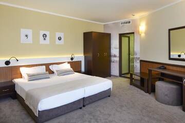 Фото номера Люкс с балконом (для 2 взрослых) Отель Hotel Nobel - Beach Access г. Солнечный Берег 6