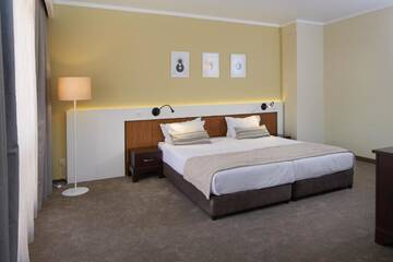 Фото номера Номер-студио с балконом (для 2 взрослых) Отель Hotel Nobel - Beach Access г. Солнечный Берег 2