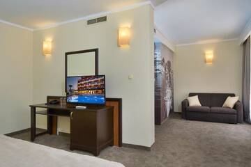 Фото номера Номер-студио с балконом (для 2 взрослых и 2 детей) Отель Hotel Nobel - Beach Access г. Солнечный Берег 8