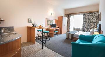 Фото номера Номер-студио с балконом (2 взрослых + 2 детей) Отель Hotel Lotus г. Солнечный Берег 12