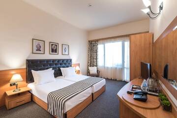 Фото номера Двухместный номер с 1 кроватью и балконом Отель Hotel Lotus г. Солнечный Берег 3