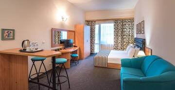 Фото номера Номер-студио с балконом (2 взрослых + 2 детей) Отель Hotel Lotus г. Солнечный Берег 11