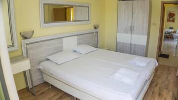 Фото номера Апартаменты с 1 спальней и балконом Апарт-отели Elite Apartments г. Солнечный Берег 7