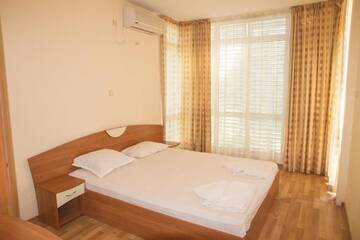 Фото номера Апартаменты с 2 спальнями и балконом Апарт-отели Elite Apartments г. Солнечный Берег 4
