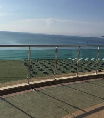 Фото номера Апартаменты с видом на море Отель Briz Beach apartments - section B г. Солнечный Берег 2