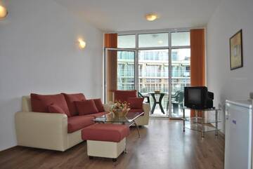 Фото номера Апартаменты с 1 спальней и видом на бассейн Апарт-отели Julia Family Apartments г. Солнечный Берег 7