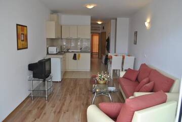 Фото номера Апартаменты с 1 спальней и видом на бассейн Апарт-отели Julia Family Apartments г. Солнечный Берег 8