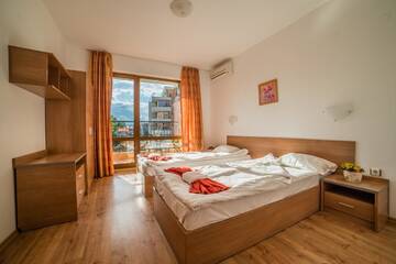 Фото номера Апартаменты с 2 спальнями и балконом Отель Step Hotel г. Солнечный Берег 4