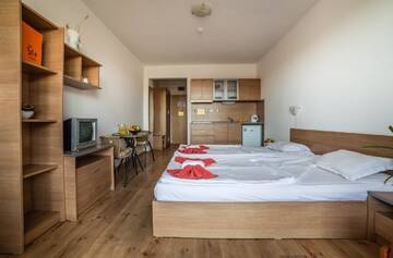 Фото номера Стандартный трехместный номер-студио Отель Step Hotel г. Солнечный Берег 15