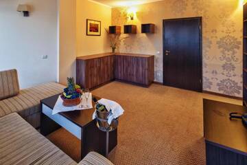Фото номера Люкс с 2 спальнями (4 взрослых) Отель Hotel Forum г. Солнечный Берег 6