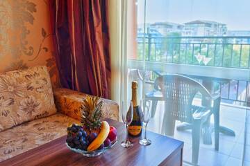 Фото номера Полулюкс (для 2 взрослых и 2 детей) Отель Hotel Forum г. Солнечный Берег 5