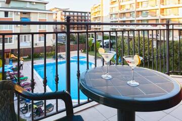 Фото номера Полулюкс (для 2 взрослых и 2 детей) Отель Hotel Forum г. Солнечный Берег 3
