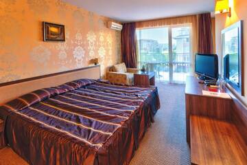 Фото номера Полулюкс (для 2 взрослых и 2 детей) Отель Hotel Forum г. Солнечный Берег 6