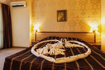 Фото номера Люкс с 2 спальнями (4 взрослых) Отель Hotel Forum г. Солнечный Берег 4