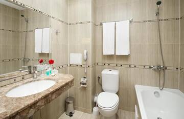 Фото номера Двухместный номер с 2 отдельными кроватями — Все включено Отель Hotel Alba - All inclusive г. Солнечный Берег 5